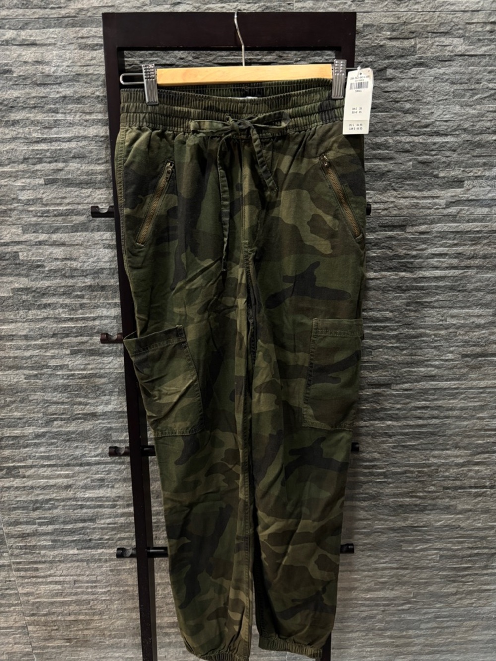 Hollister Women’s Olive Camo Cargo Jogger Pants Ultra High Rise